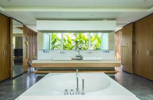 Petitenget Villa | 2000 m² Villa ∙ 5 bedrooms ∙ 13 guests