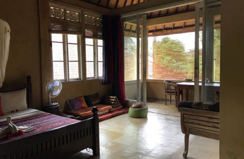 Ubud City-Centre House | 210m2 Antique, Trendy, Arty, Yogi House + Central Quiet Garden Pool + Fast Wifi