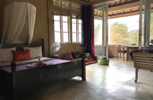 Ubud City-Centre House | 210m2 Antique, Trendy, Arty, Yogi House + Central Quiet Garden Pool + Fast Wifi