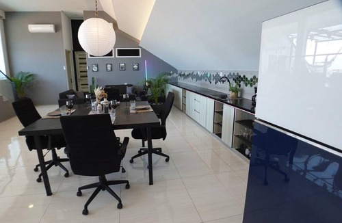 Batubelig House | 250 m² House ∙ 2 bedrooms ∙ 4 guests