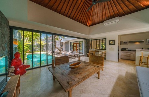 Petitenget Villa | 250 m² Villa ∙ 2 bedrooms ∙ 6 guests