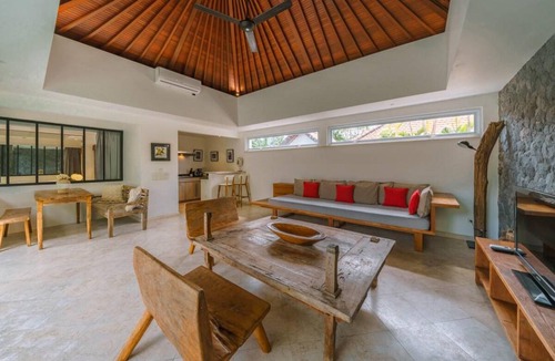 Petitenget Villa | 250 m² Villa ∙ 2 bedrooms ∙ 6 guests