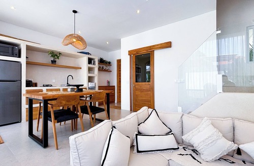 Batu Bolong Villa | 2BR Private Pool Villa with Sunken Lounge & Balcony in Canggu