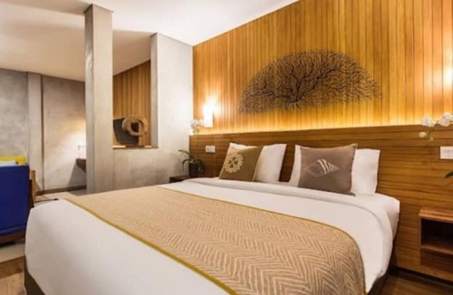 Raya Kuta Villa | 3 Bedroom Pool Villa Near Ground Zero Legian