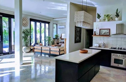 Petitenget House | 300 m² House ∙ 3 bedrooms ∙ 10 guests