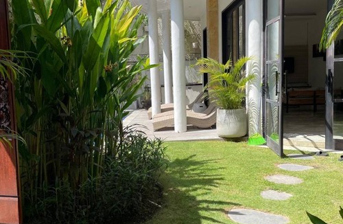 Petitenget House | 300 m² House ∙ 3 bedrooms ∙ 10 guests