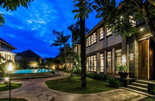 Central Seminyak Villa | 3BR Desamuda Villa Holiday With Family AT