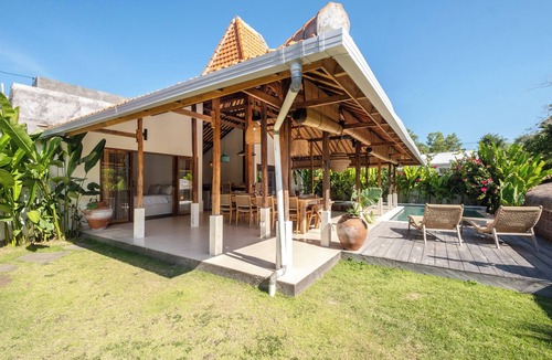 Uluwatu House | 3BR Joglo Villa Family Gataway Heart of Uluwatu Private Pool