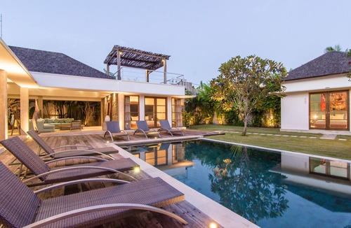 Umalas Villa | 4 Bedroom Cozy Tropical House in Umalas