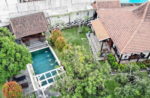 Dalung Villa | 4 Bedroom Joglo Home, Large Garden, Swimming Pool, Housekeeping staff