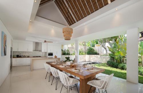 Tumbak Bayuh Villa | 4 bedroom Jungle Oasis in Pererenan