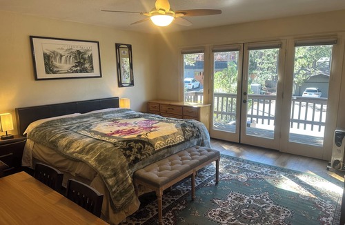Round Hill Village House | 4 bedrooms , 2 king beds, 4 queen beds ,4 twin beds, 3.5 baths, 4 parking
