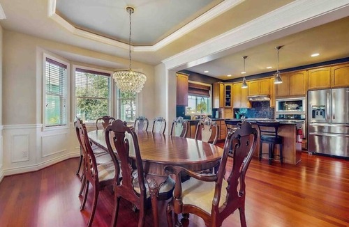 Enumclaw House | 4BR Enumclaw home-A/C-grill-fireplace-walk to town