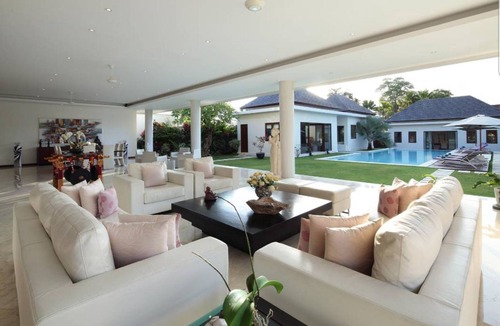 Berawa Villa | 5 BR Exquisite Designer Villa Istana Putih Canggu by Nakula