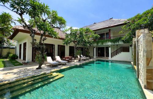 Sanur Villa | 5-BR Villa in Sanur mins walk to the beach and central Sanur