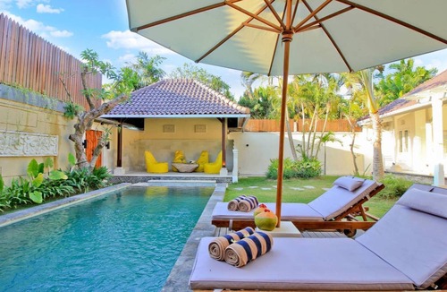Batubelig Villa | 5Min WALK TO Beach-PRIVATE POOL UMA LIMA 2BR VILLA