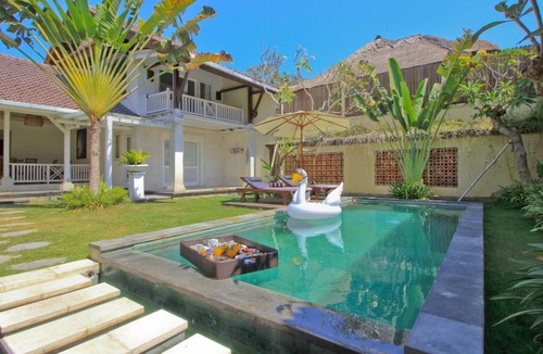 Batubelig Villa | 5Min WALK TO Beach-PRIVATE POOL UMA LIMA 2BR VILLA