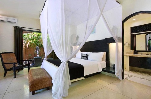 Sunset Road Villa | 600 m² Villa ∙ 3 bedrooms ∙ 6 guests