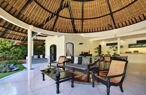 Sunset Road Villa | 600 m² Villa ∙ 3 bedrooms ∙ 6 guests