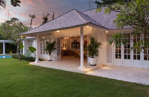 Petitenget Villa | 8 bedroom Carribean style villa on massive land