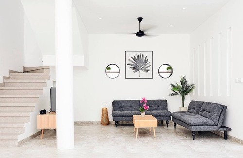 Batu Bolong Villa | A Brand New Stylish Villa 5min walk to Echo Beach