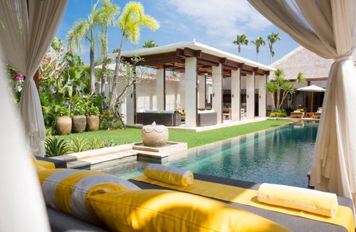 Laksmana Villa | A Luxurious Oasis Steps from the Shore - Bali Villa 1008