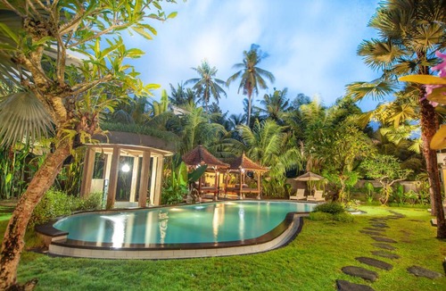 Lodtunduh Hotel | Abhirama Resort & Spa