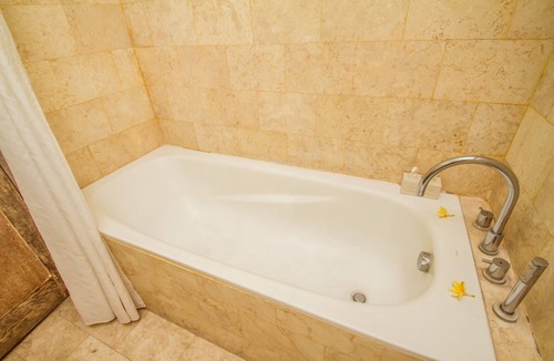 Umalas Hotel | Abian Biu Mansion