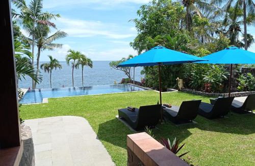 Tulamben Villa | Absolute Beachfront Private Villa sleeps 6 with Infinity Pool on 1200m2 of Tropical Land
