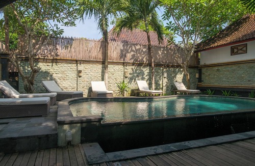 Mushroom Bay House | ADULT ESCAPE, Serene 1-bedroom bungalow with AC in beautiful Bali
