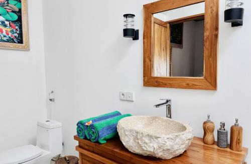 Amed Villa | Alone Villa