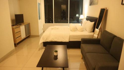 Pekayon Jaya Apartment | Apartemen Grand Kamala Lagoon by Cleo Room