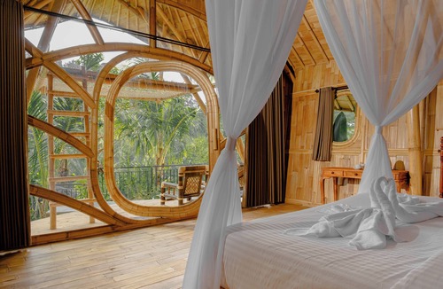 Selat Villa | Aura Cendana Hill Sidemen by AGATA