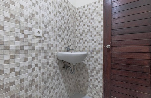 Batu Bolong House | Azalea Homestay & Villa