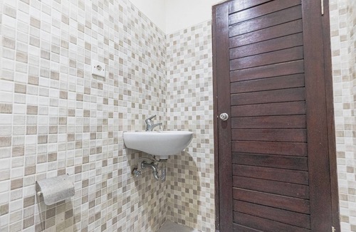 Batu Bolong House | Azalea Homestay & Villa