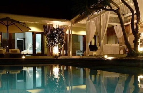North Legian Villa | Bali – Seminyak – villa with pool – 6/7 pers.-quiet area in the heart of life