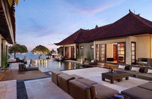 Kutuh Villa | Beachfront View with 7 Bedroom Villa in Uluwatu