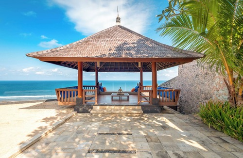 Kutuh Villa | Beachfront View with 7 Bedroom Villa in Uluwatu