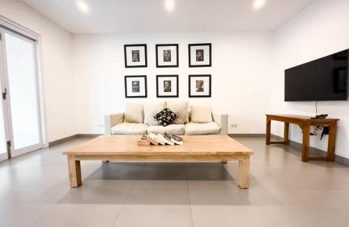 Batu Bolong House | Beautiful 2 Bedroom Villa with pool in Canggu