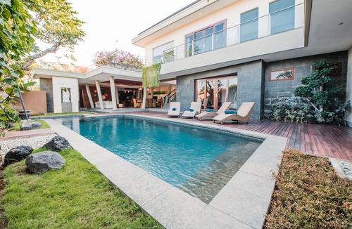 Nakula Villa | Beautiful 3BR Villa W/Private Pool! 3Min Drive To Eat Street!