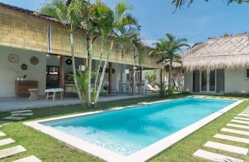 Petitenget Villa | Beautiful 4 BR villa in Seminyak square