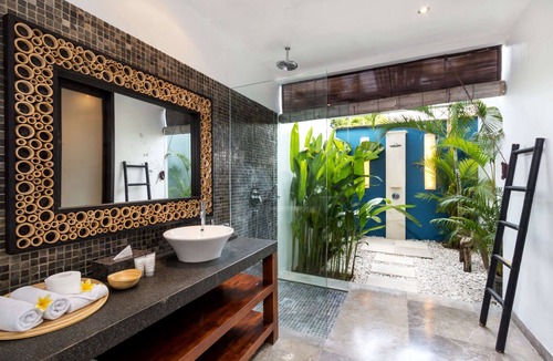 Petitenget Villa | Beautiful 5 Star Holiday Villa in a Prime Location in Seminyak