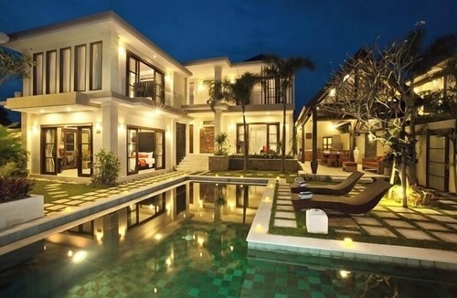 Batubelig Villa | Beautiful appointed, 6 Bedroom Villa, Walk To Batu Belig Beach