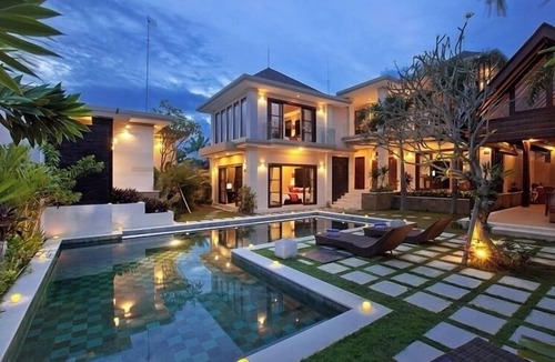 Batubelig Villa | Beautiful appointed, 6 Bedroom Villa, Walk To Batu Belig Beach