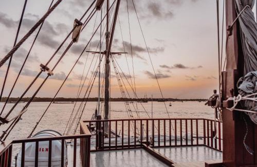 Labuan Bajo Boat Rental | Behike Luxury Phinisi