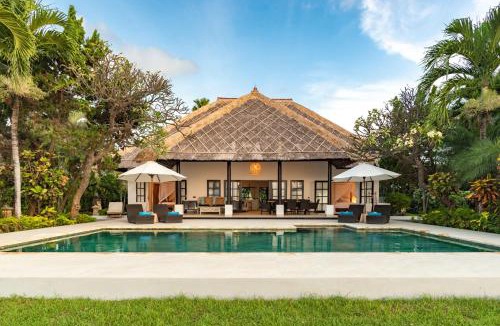 Banjartegehe Villa | Bersama - luxury beachfront villa!