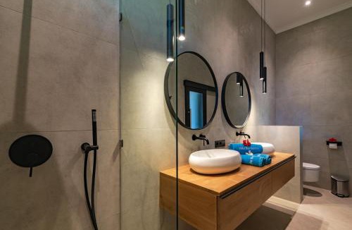 Banjartegehe Villa | Bersama - luxury beachfront villa!