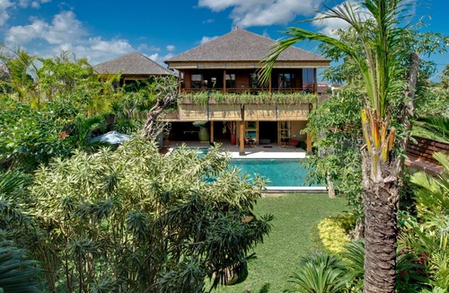 Laksmana Villa | Best Family Spacious Villa 9BR by the beach Seminyak