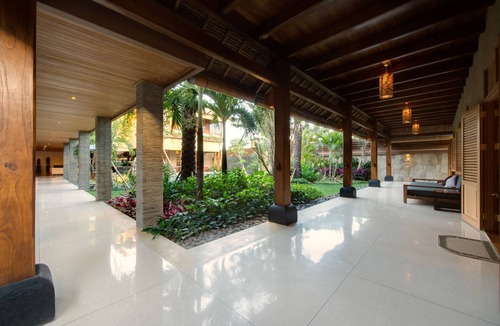 Laksmana Villa | Best Family Spacious Villa 9BR by the beach Seminyak