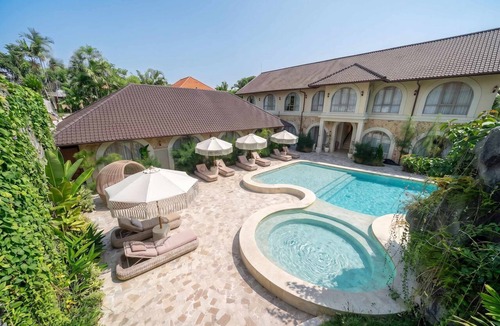 Sanur Apartment | Boho Two-Storey Flat Next to Sanur Beach w Bathtub